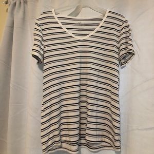 Loose fitted V-neck shirt